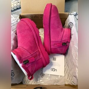 🩷 UGG T Classic Ultra Mini (Berry)